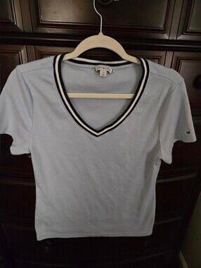 Tommy Hilfiger Light Blue V‑Neck Short Sleeve Tee with Contrast Trim